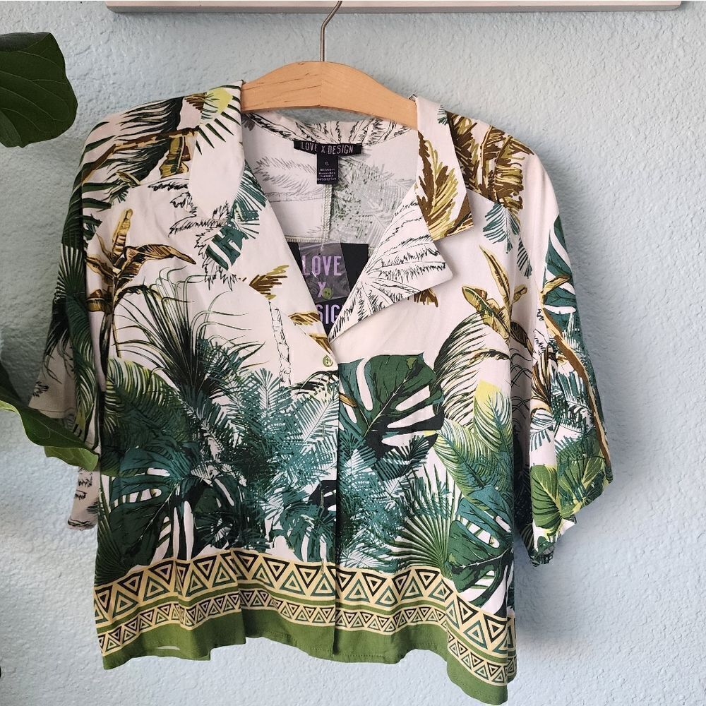 Love×Design Hawaiian resort safari cropped button front blouse